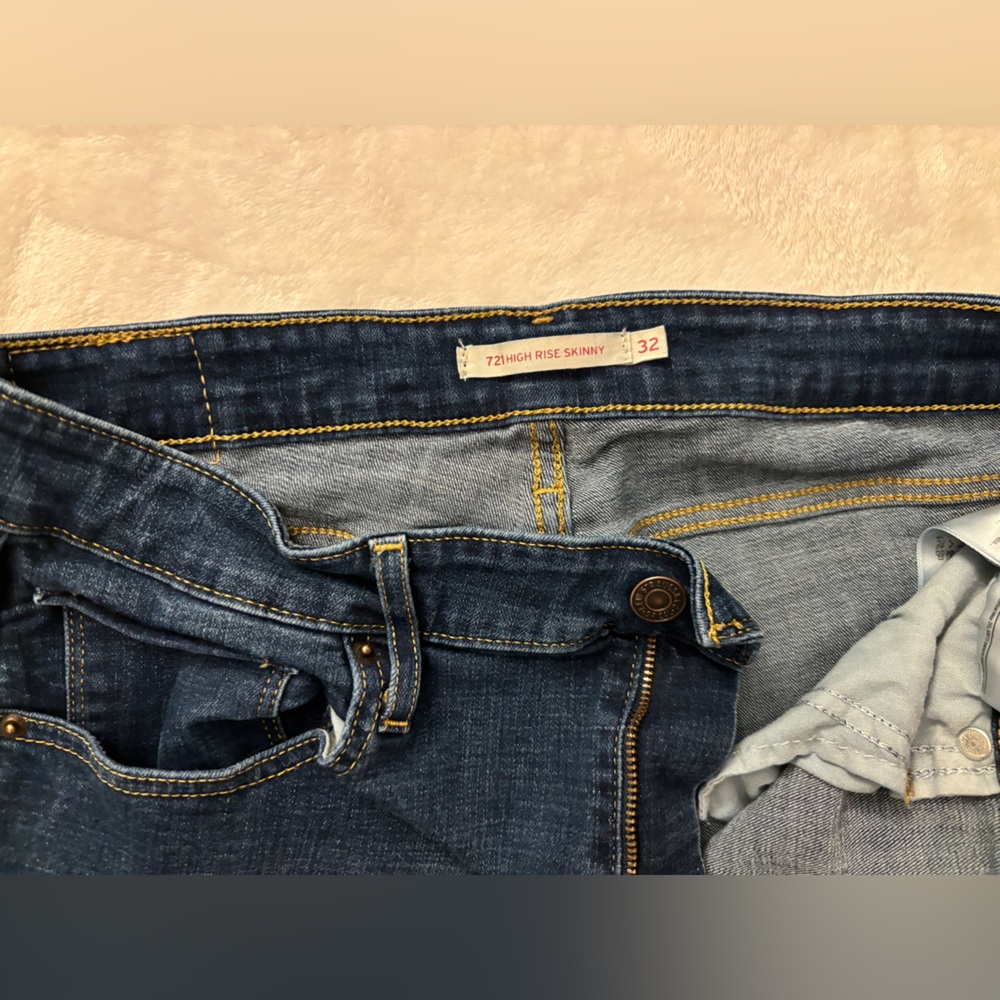 Levi’s - 721 high rise skinny jeans - medium wash - 32